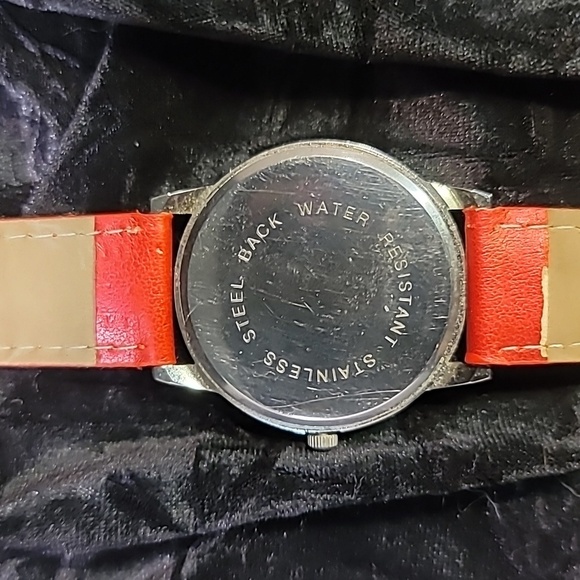 0352. Vintage ~ Betty Boop In RED ~ Wrist Watch w/ New battery ~ Works great 👍 - Picture 5 of 8